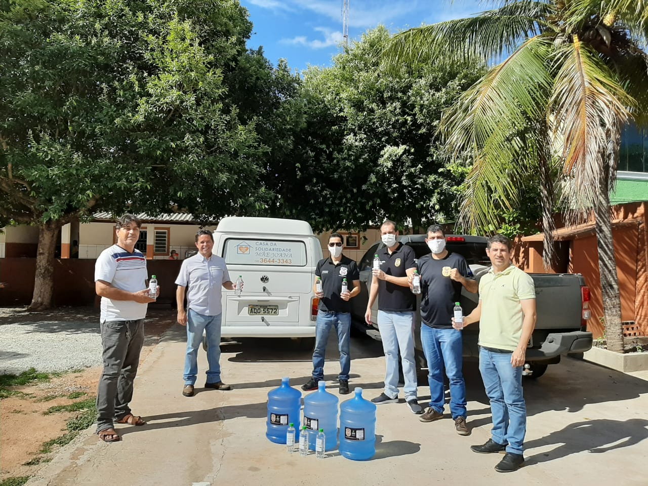 Institui&ccedil;&otilde;es filantr&oacute;picas recebem doa&ccedil;&atilde;o de &aacute;lcool glicerinado da Pol&iacute;cia Civil
