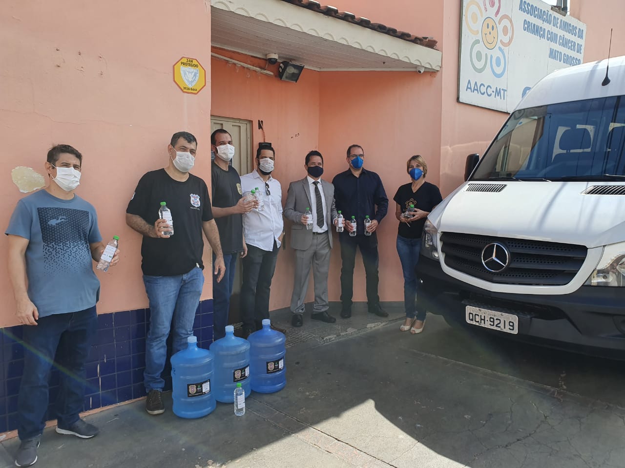 Institui&ccedil;&otilde;es filantr&oacute;picas recebem doa&ccedil;&atilde;o de &aacute;lcool glicerinado da Pol&iacute;cia Civil
