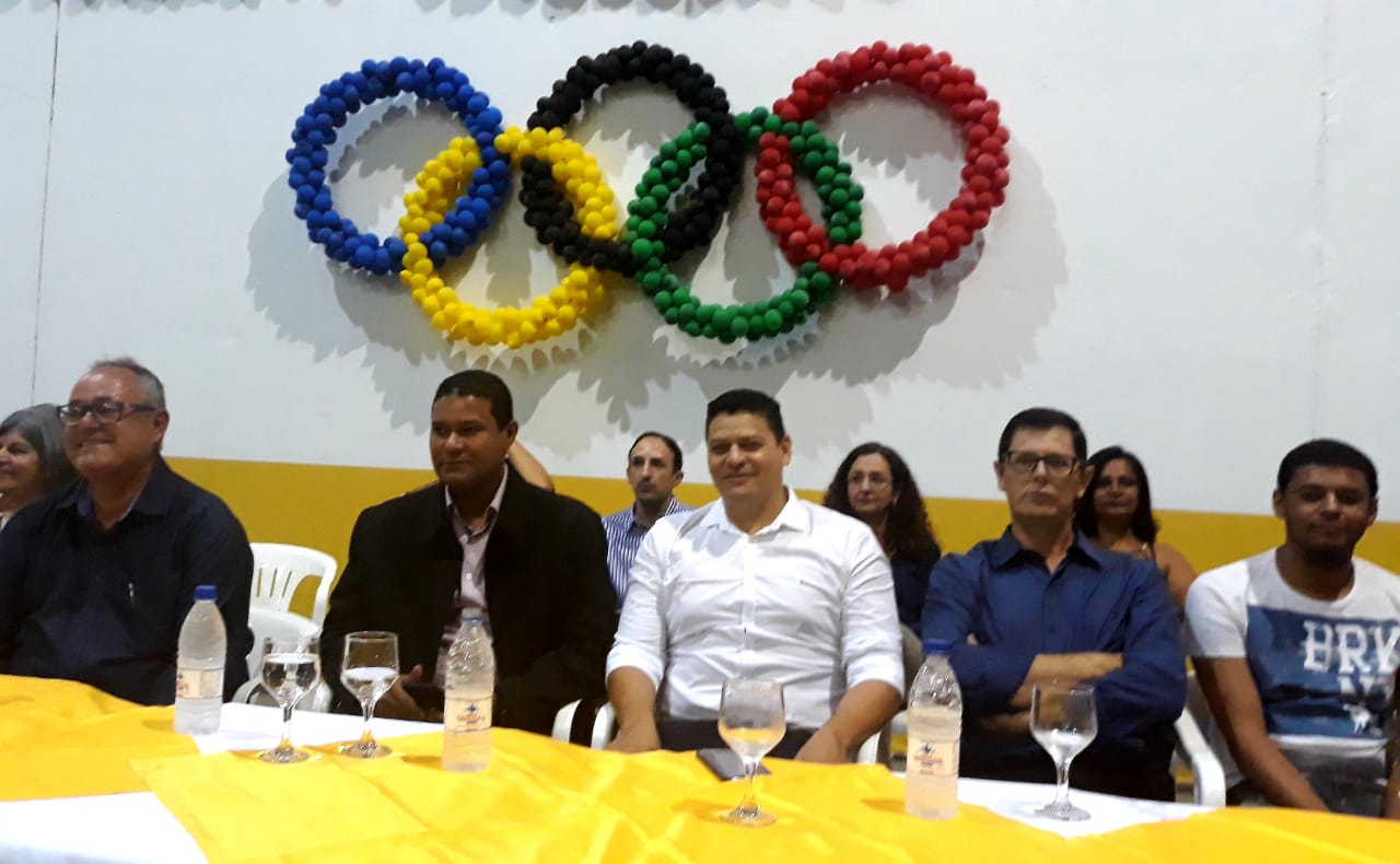 Marcelo Cruz Luz &eacute; superintendente na Secel (segundo da esquerda para a direita) e representou o secret&aacute;rio Allan Kardec na cerim&ocirc;nia de abertura