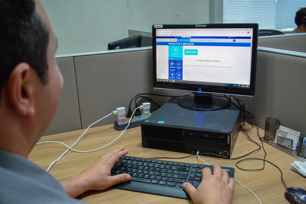 Um grupo, constitu&iacute;do por oito professores e seis acad&ecirc;micos da Unemat em Nova Mutum, faz atendimento online - Tch&eacute;lo Figueiredo - SECOM-MT.jpg
