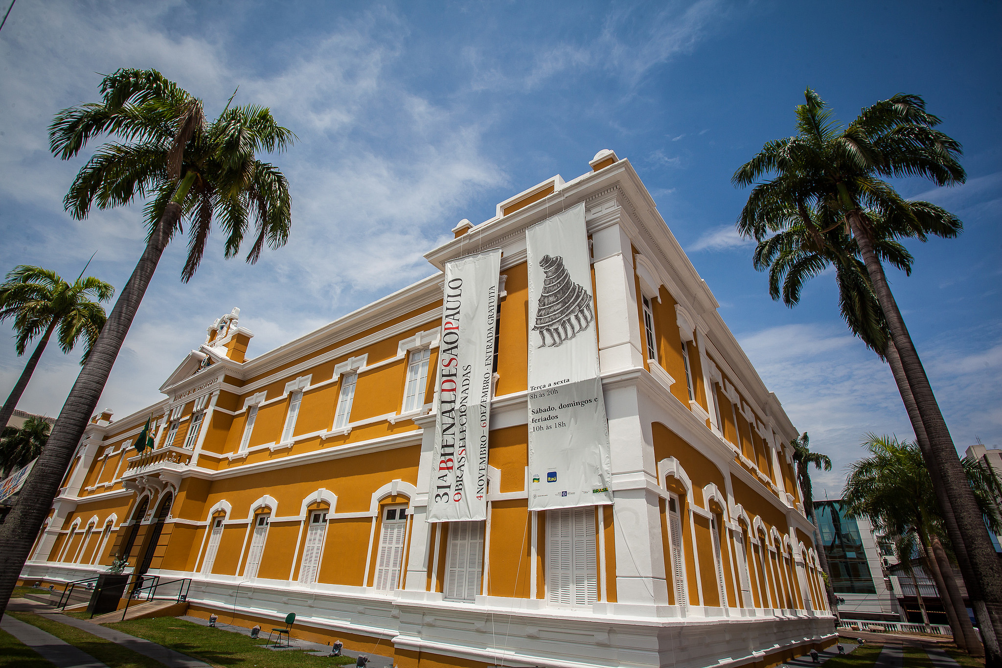 Pal&aacute;cio da Instru&ccedil;&atilde;o em Cuiab&aacute;.jpg