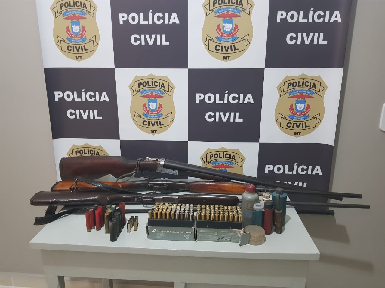  Acusado de viol&ecirc;ncia dom&eacute;stica &eacute; preso com 3 armas e mais de 100 muni&ccedil;&otilde;es