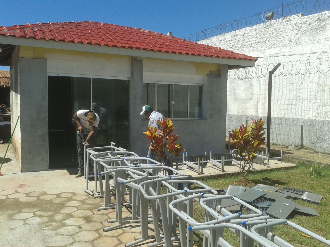 Reforma de M&oacute;veis das Escolas de Vila Bela por Reeducando  da Cadeia P&uacute;blica  5.jpg