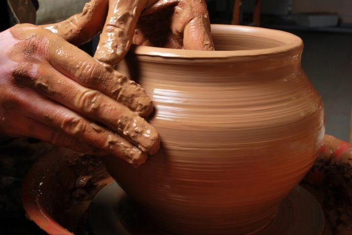 A programa&ccedil;&atilde;o conta com oficina de cer&acirc;mica com Domingas Leonor, do quintal do grupo Flor Ribeirinha