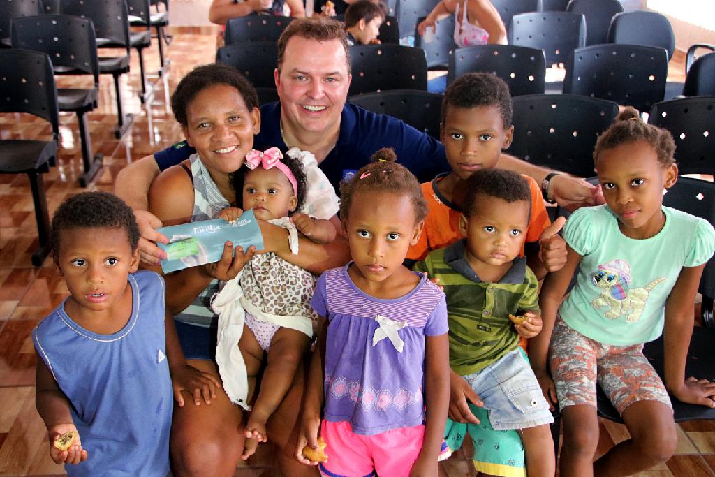 Entrega cart&atilde;o Pr&oacute;-Fam&iacute;lia em Castanheira 