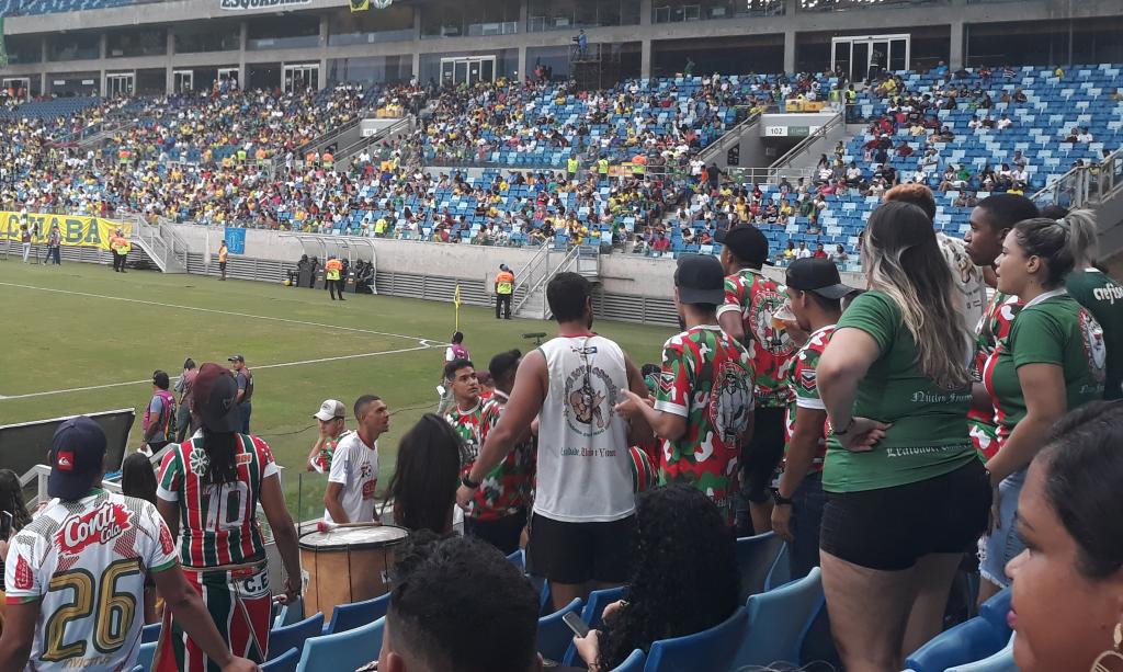 Torcida do Oper&aacute;rio de V&aacute;rzea Grande na final do Estadual em 2019