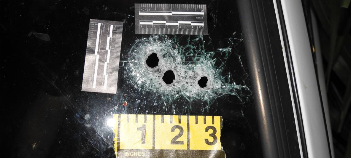 perfuracao parabrisa carro pericia policia tecnica
