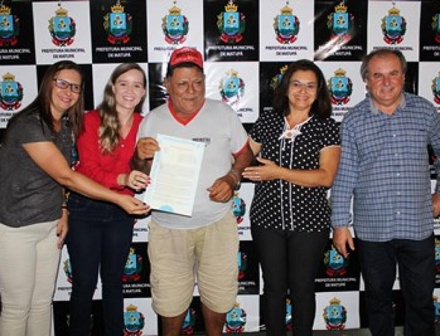 Entrega de t&iacute;tulos fundi&aacute;rios em Matup&aacute;