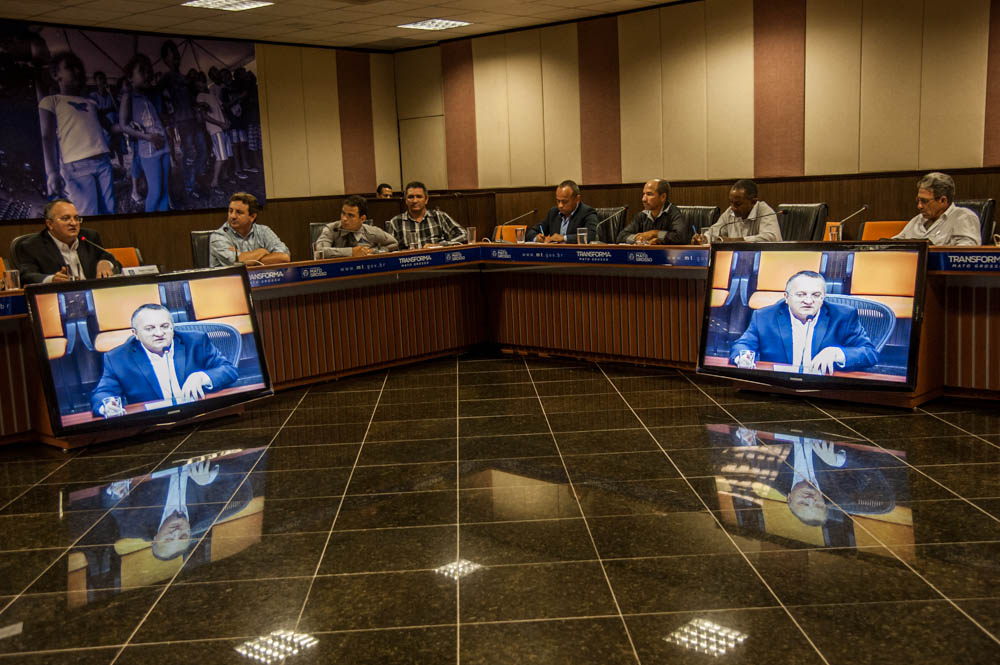 Governador Pedro Taques discute demandas de Porto Alegre do Norte.jpg