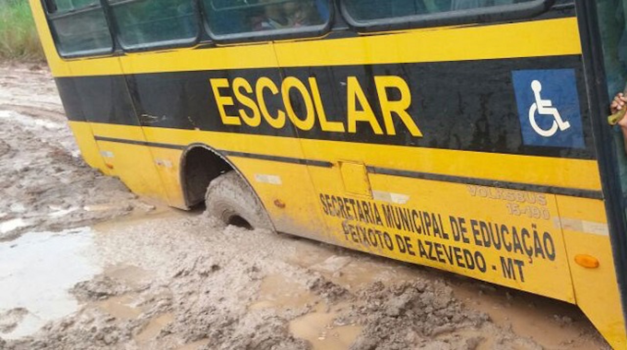 onibus escolar atolado peixoto