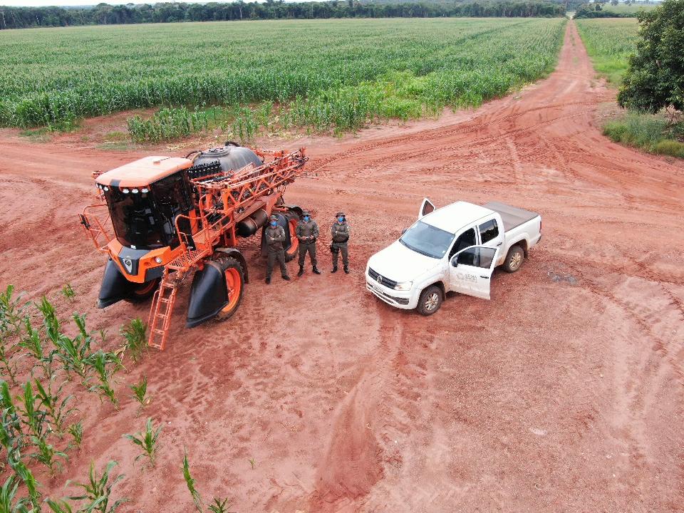 Os propriet&aacute;rios foram autuadas por descumprir o embargo, impedir a regenera&ccedil;&atilde;o da mata e exercer atividade com potencial poluidor sem autoriza&ccedil;&atilde;o da Sema 