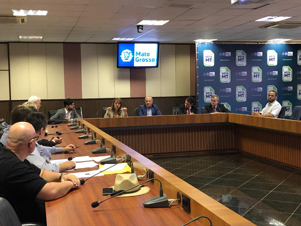 Reuni&atilde;o cria&ccedil;&atilde;o peixes ex&oacute;ticos