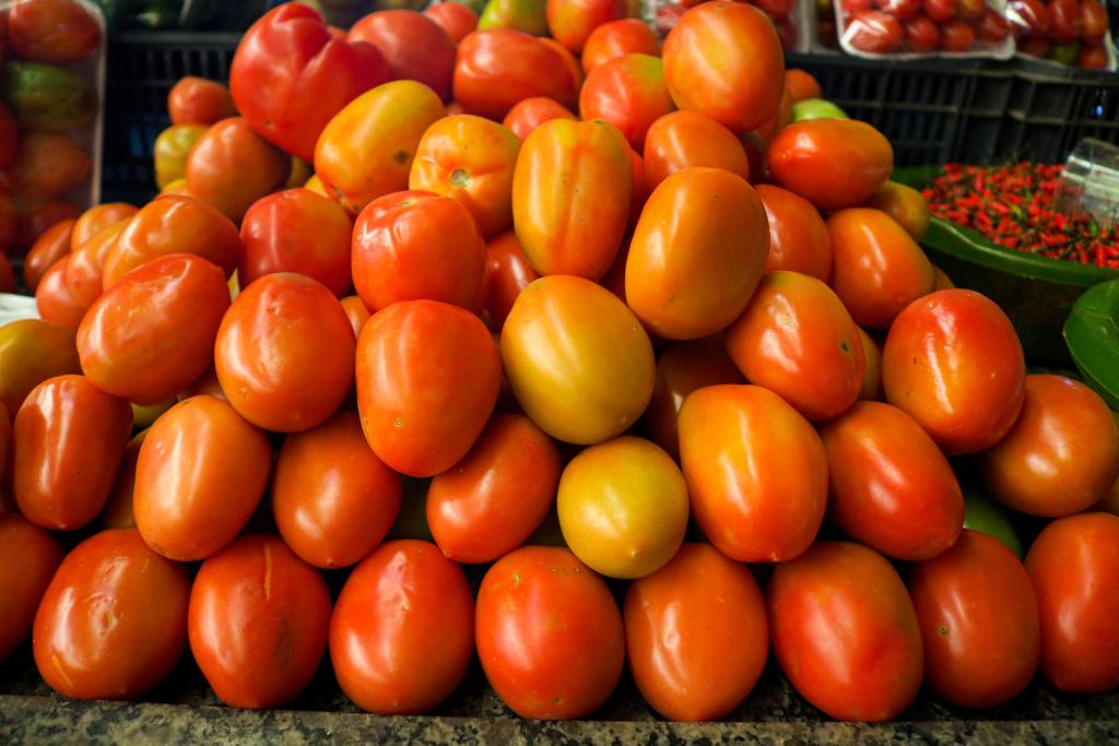 O tomate teve queda no pre&ccedil;o de 14%, passando de R$ 70 a caixa com 20kg, para R$ 60