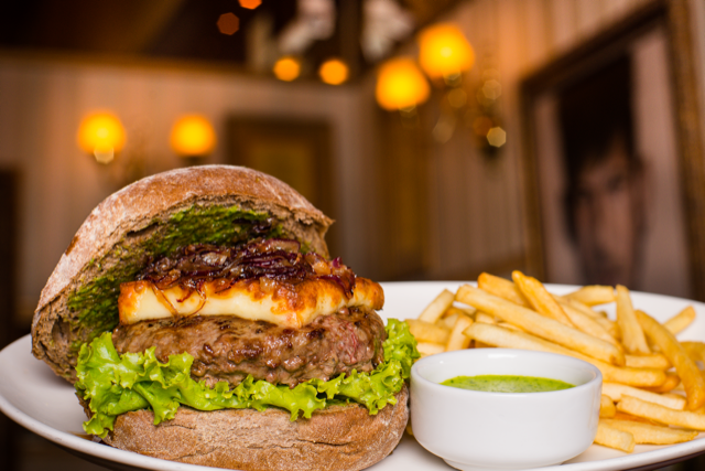 BURGER GOURMET P6 A? L'E?CHALOTE A? 'PE?RICLES'