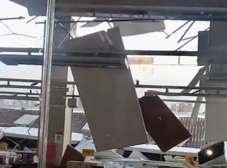 Teto de loja desaba em Shopping de Tangar&aacute; da Serra