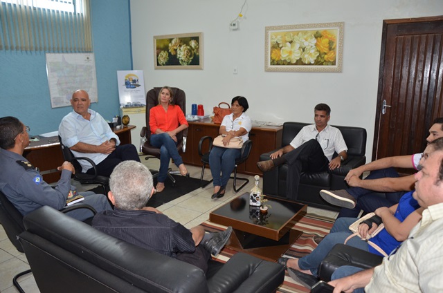 Reuni&atilde;o Prefeito e Secret&aacute;ria de Assist&ecirc;ncia Social de Peixoto