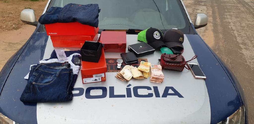 PM prende quatro suspeitos de roubo em resid&ecirc;ncia de empres&aacute;rios 