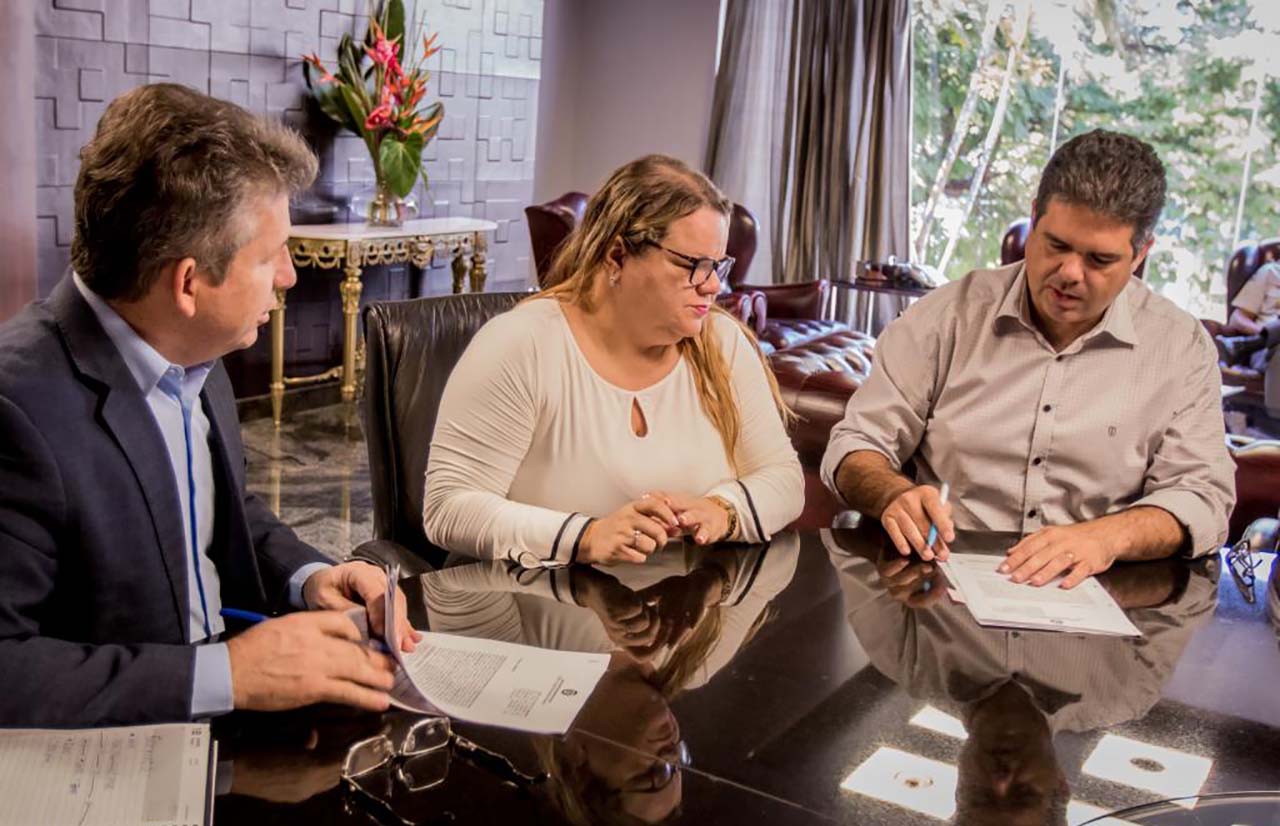 Prefeito canarana Fabio Marcos Pereira Faria com mauro mendes