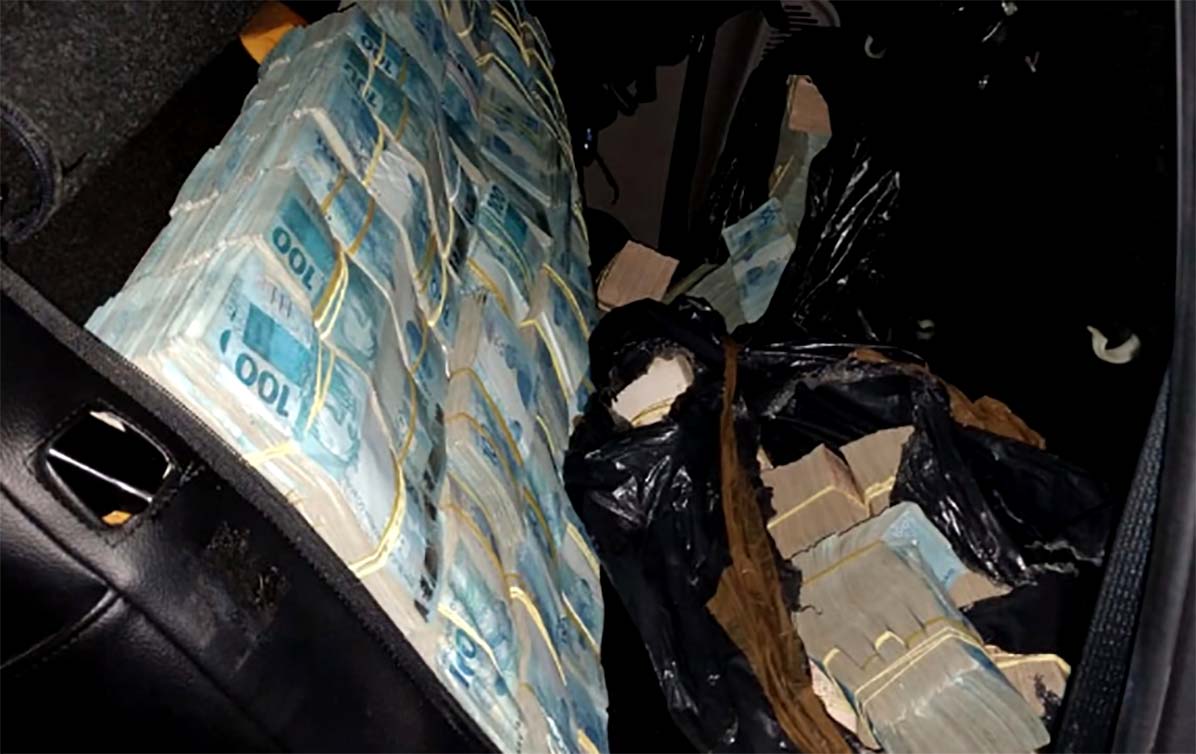 dinheiro apreendido em pocone pela policia rodoviaria federal 