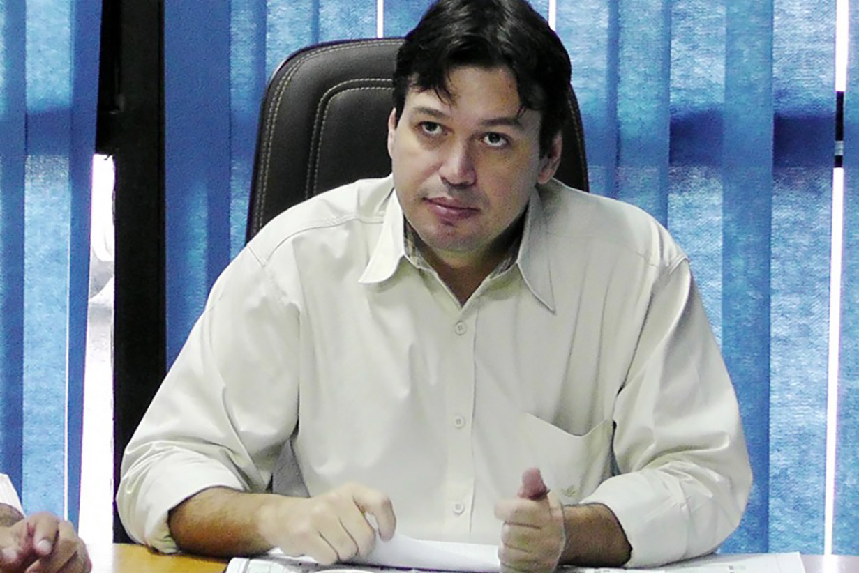 Prefeito de Barra do Gracas Roberto farias