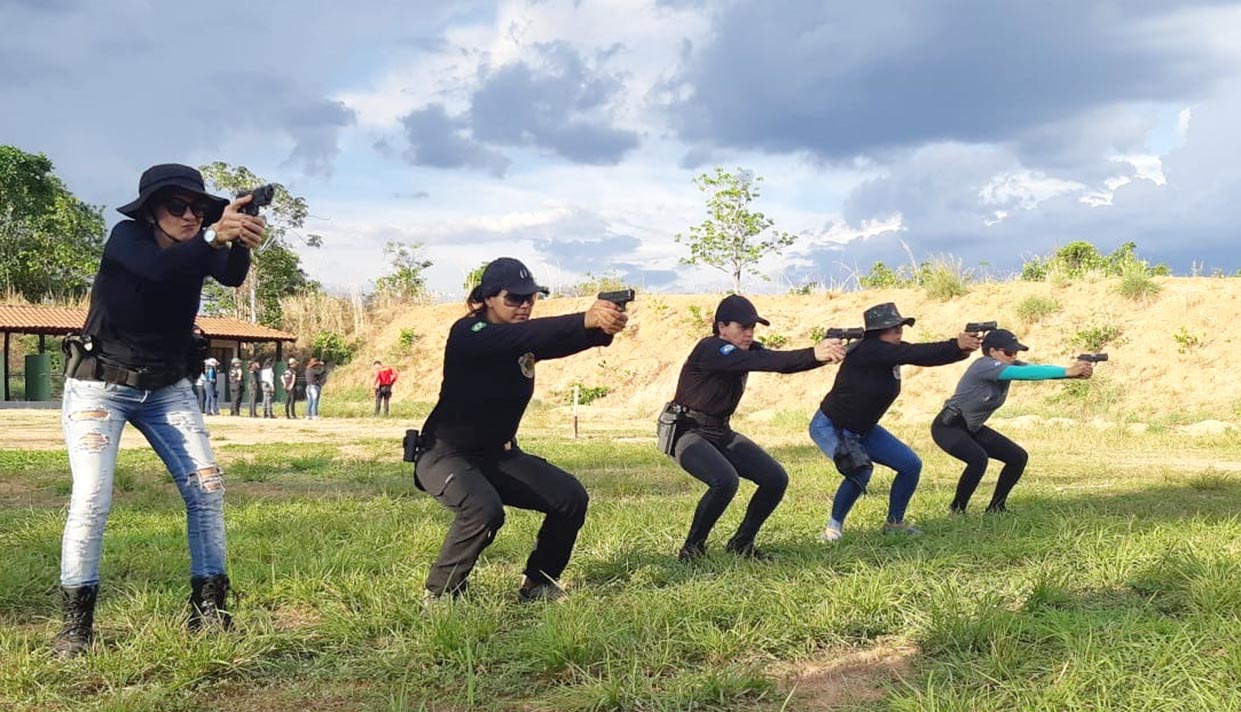 policiais femininas tiro