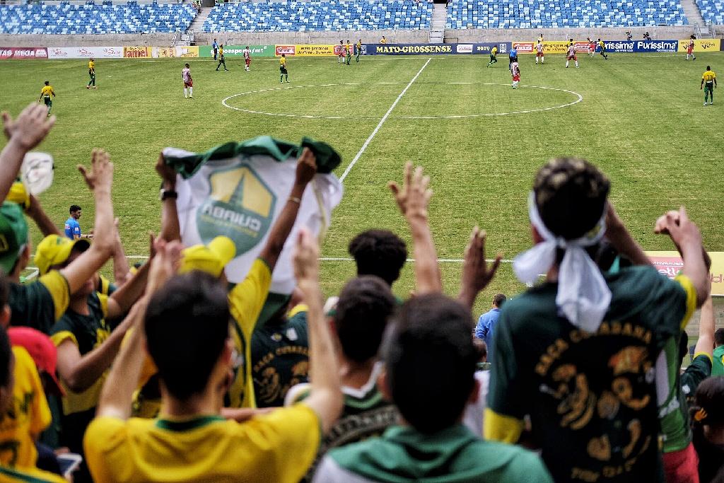 P&uacute;blico festeja em final do campeonato mato-grossense