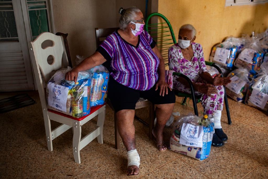 Cestas b&aacute;sicas s&atilde;o repassadas para catadores, idosos, diab&eacute;ticos e crian&ccedil;as com c&acirc;ncer